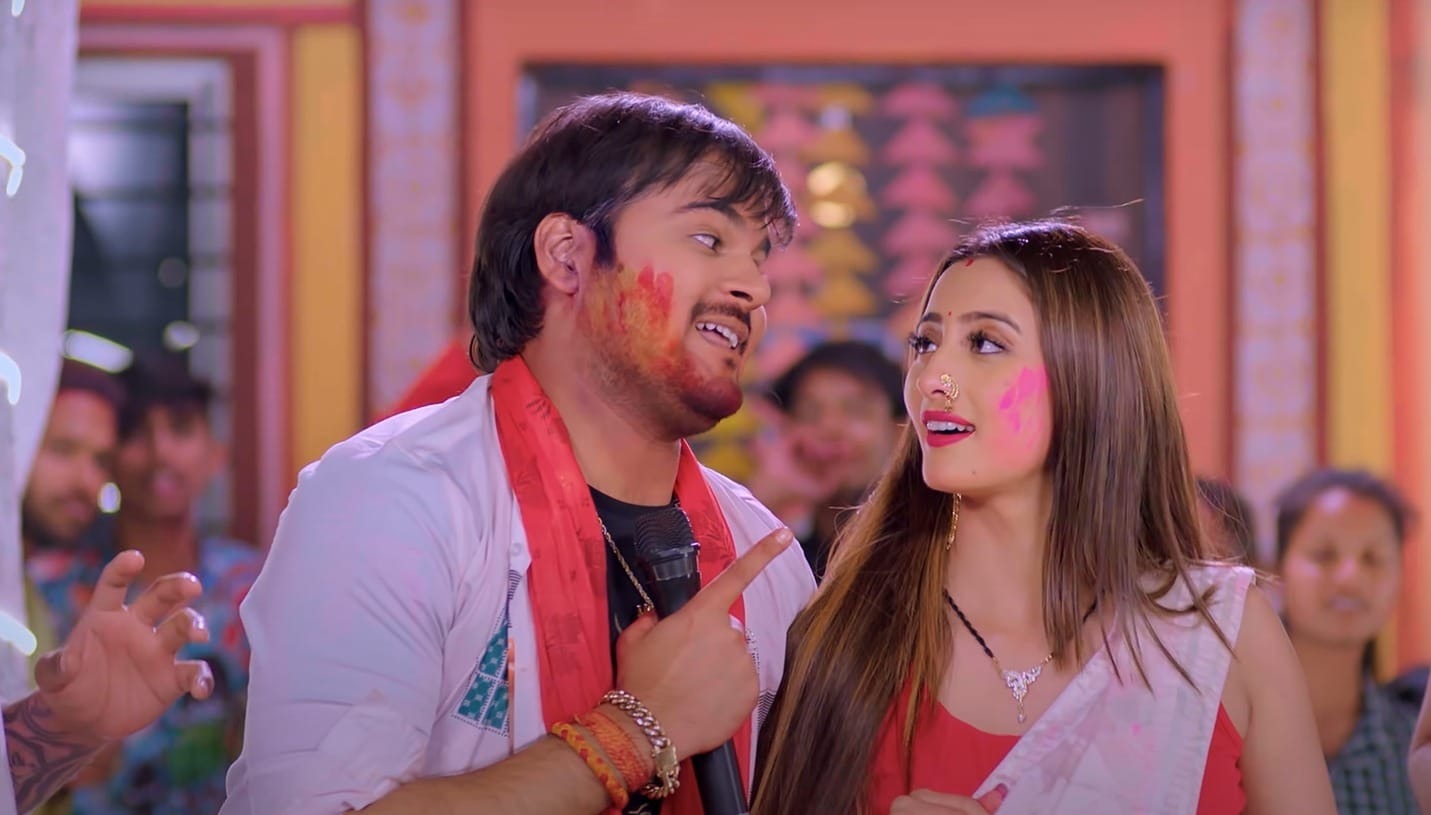 Arvind Akela Kallu and Shilpi Raj's new Holi song “Devar Pa Rehab Holi Mein” created a stir after its release.