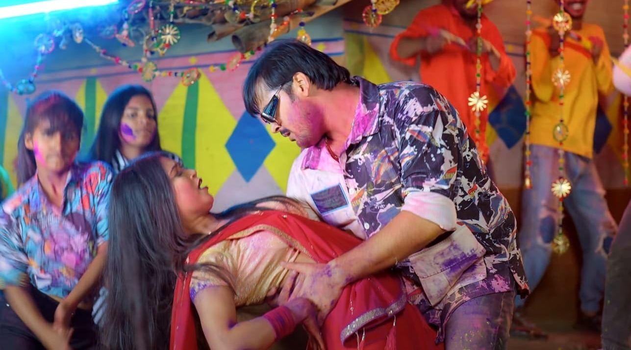 Kallu's new threat with Dimple Singh, Holi special song Rang Kare Chap Chap goes viral